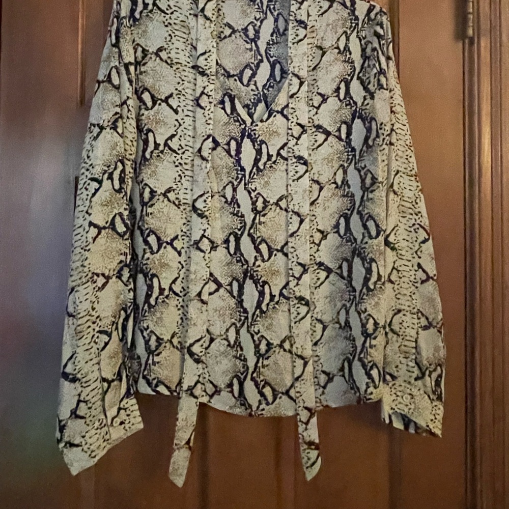 Elegant Snake Pattern‎ Women's V-Neck Blouse with Tie Neck Detail, Size Small